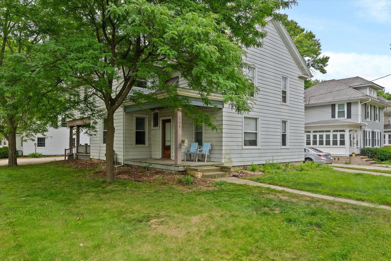 531 W College Ave, Waukesha, WI 53186