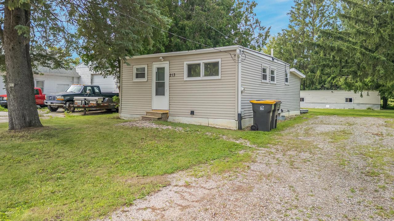 213 W Railroad Ave, Saint Cloud, WI 53079