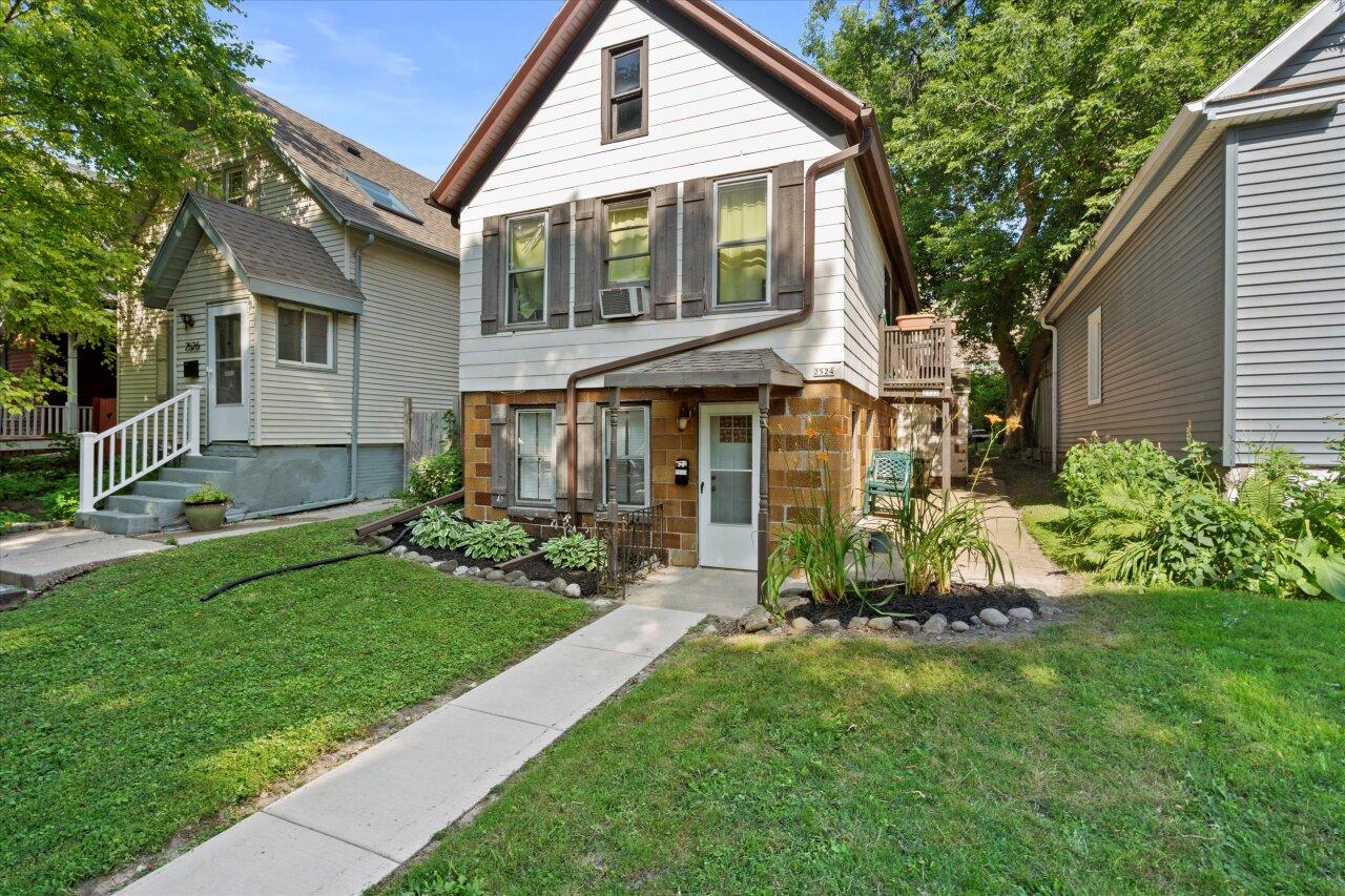 2522 N Bartlett Ave #2524, Milwaukee, WI 53211