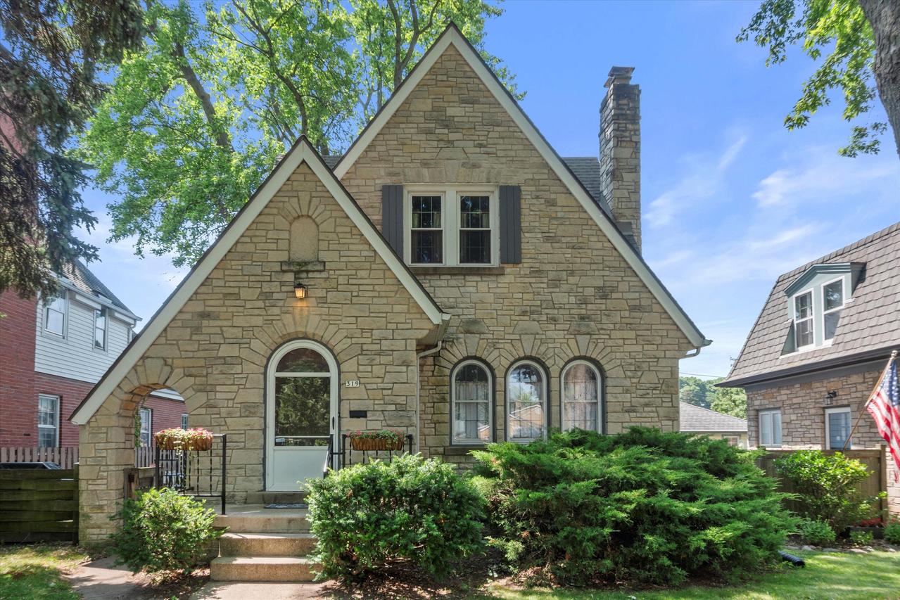 319 E Warnimont Ave, Milwaukee, WI 53207