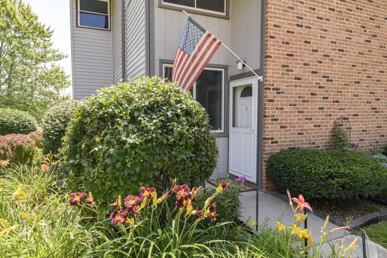 1524 Big Bend #A, Waukesha, WI 53189