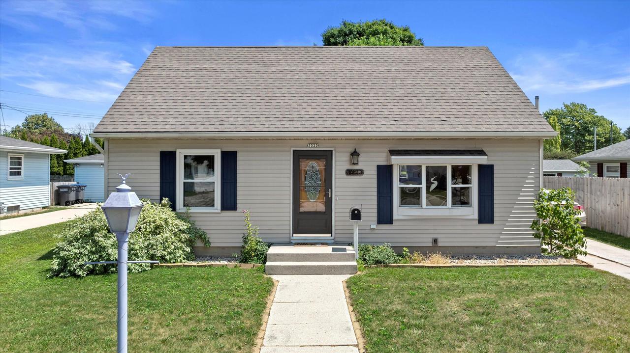 3323 S 11th St, Sheboygan, WI 53081