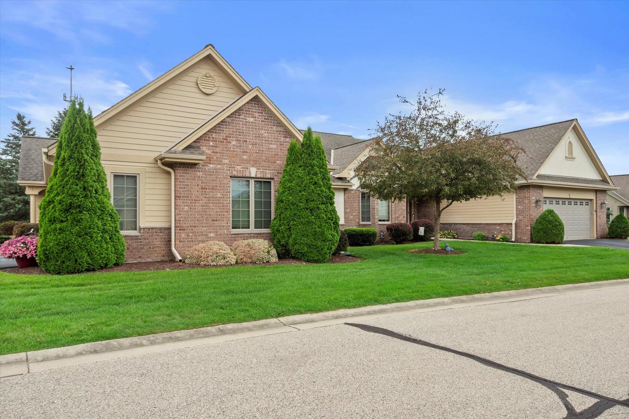 207 Eagles Cove, North Prairie, WI 53153