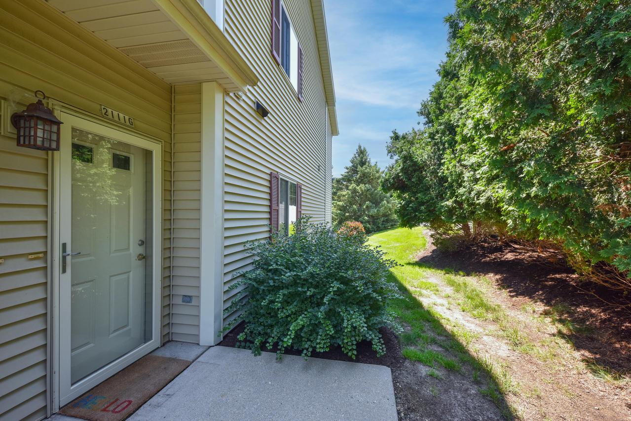 2111 Pine Ridge #G, Grafton, WI 53024