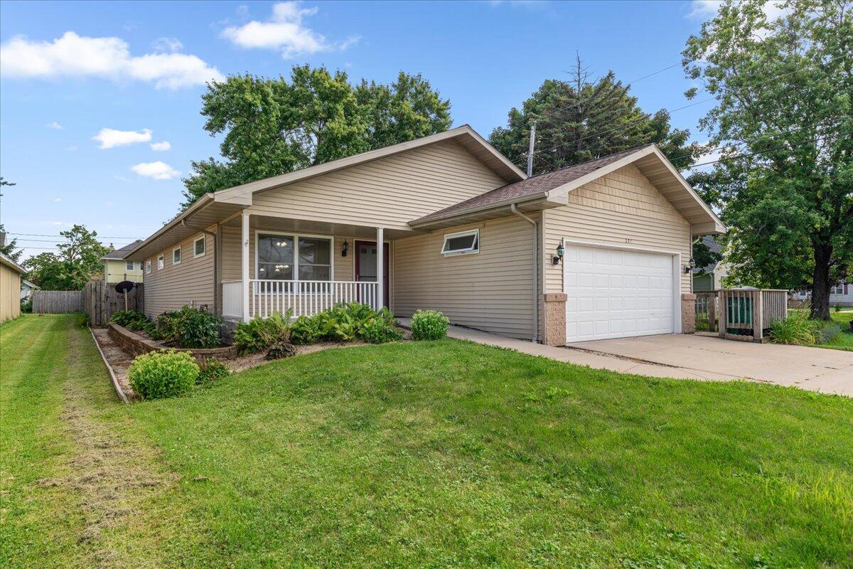 274 W 11th St, Fond Du Lac, WI 54935