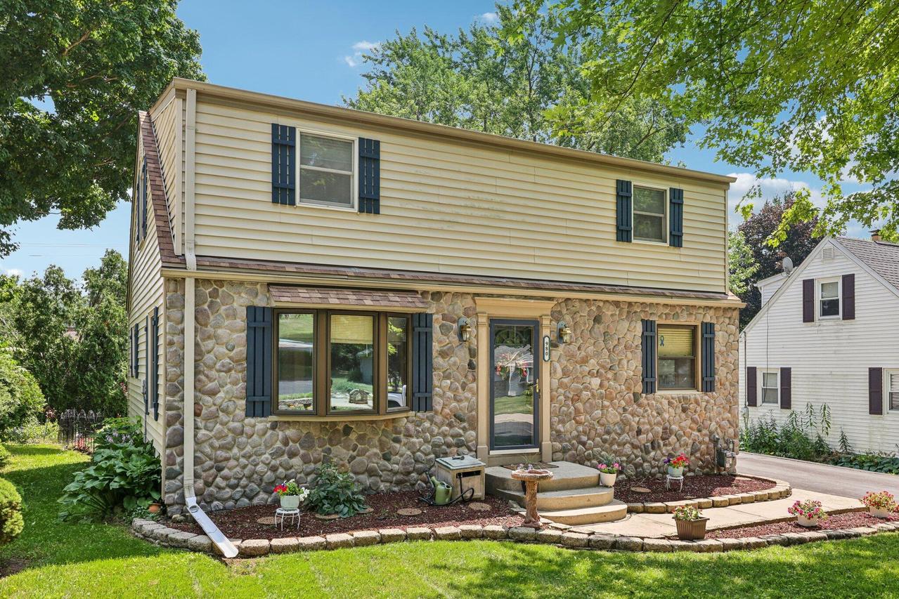 980 S Adelmann Ave, Brookfield, WI 53045