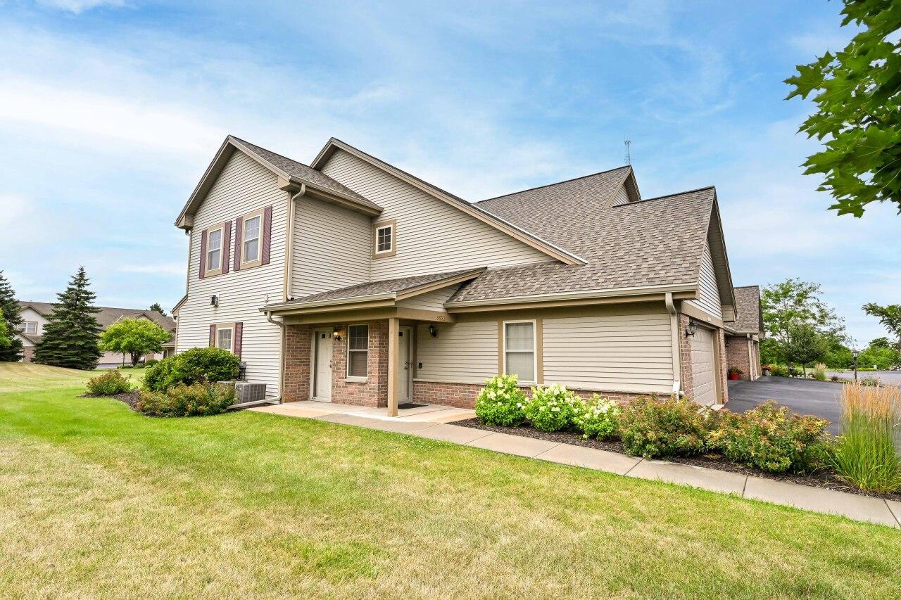 W170N5530 Ridgewood Dr #5530, Menomonee Falls, WI 53051