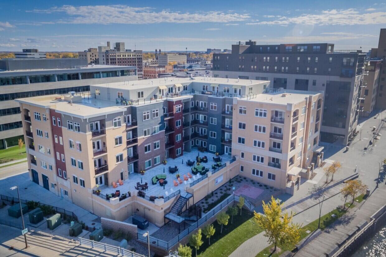 401 N Washington St, Green Bay, WI 54301