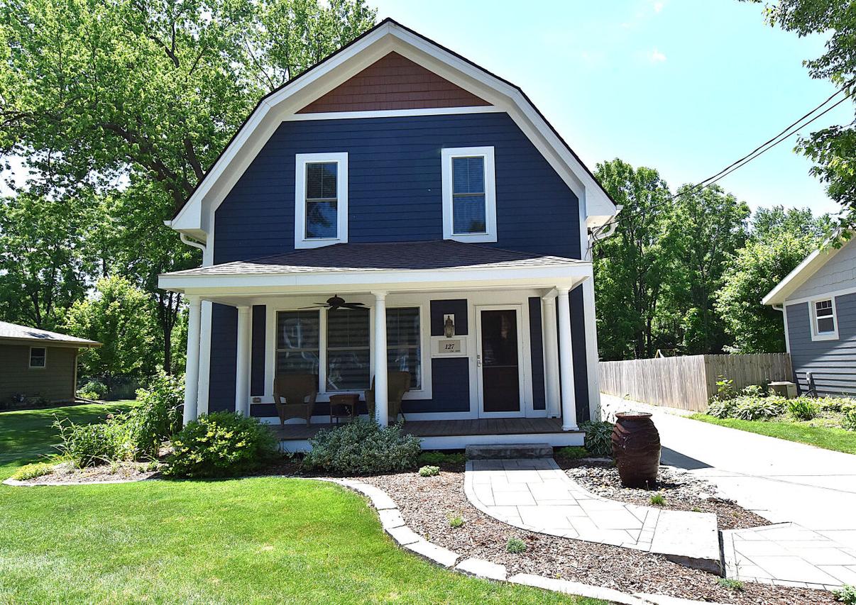 127 E Ottawa Ave, Dousman, WI 53118