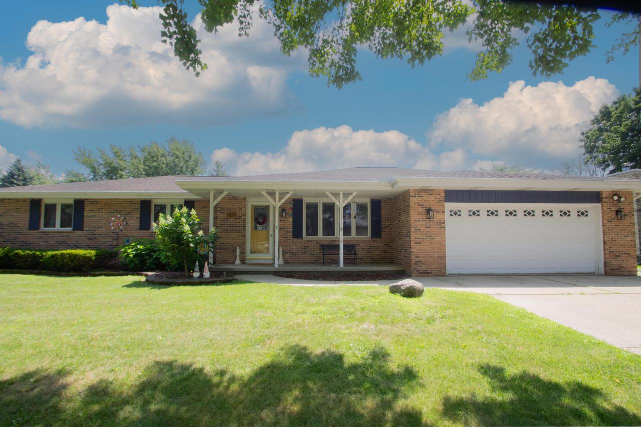 869 Briar Ct, Watertown, WI 53094