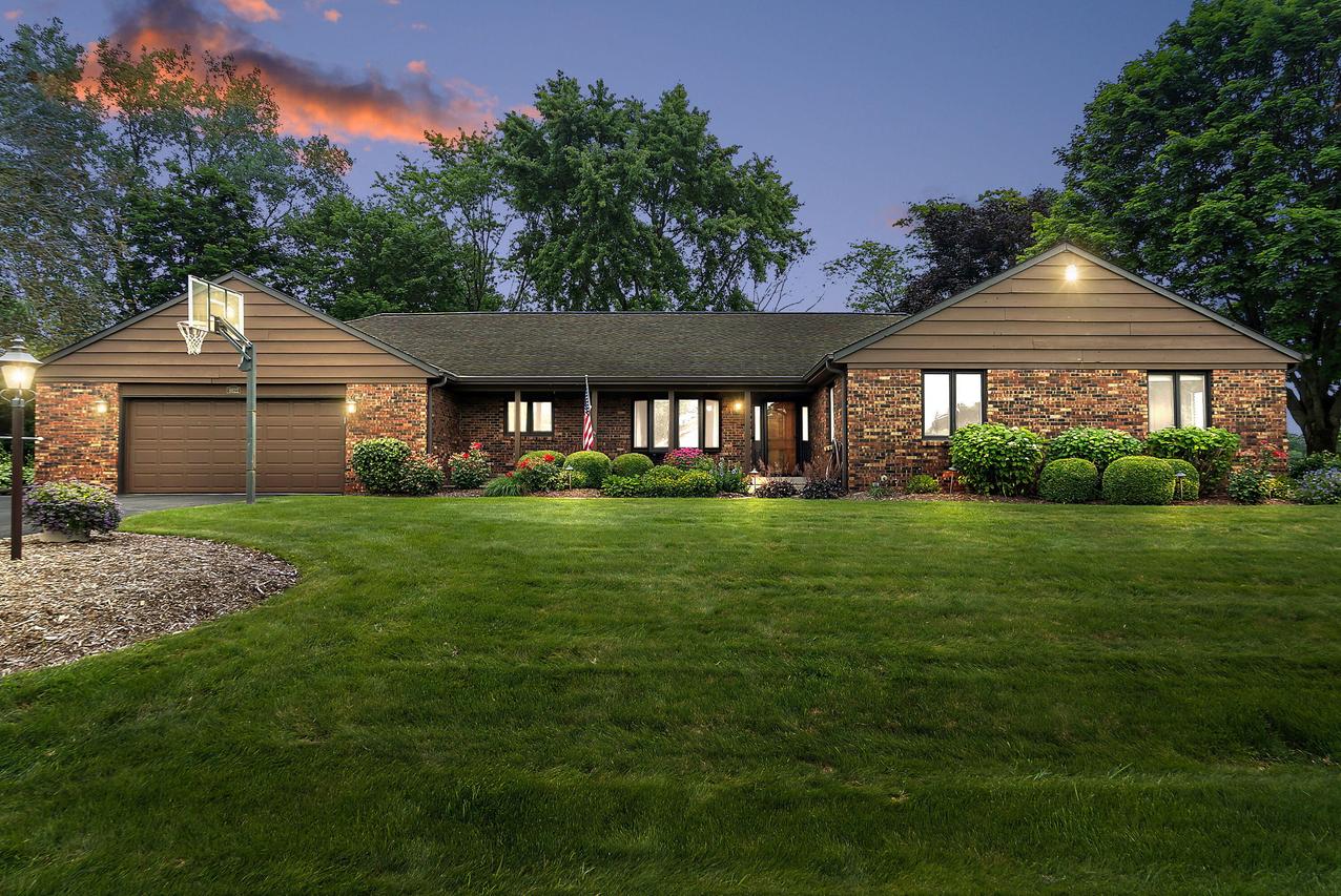 9822 N Concord Dr, Mequon, WI 53097