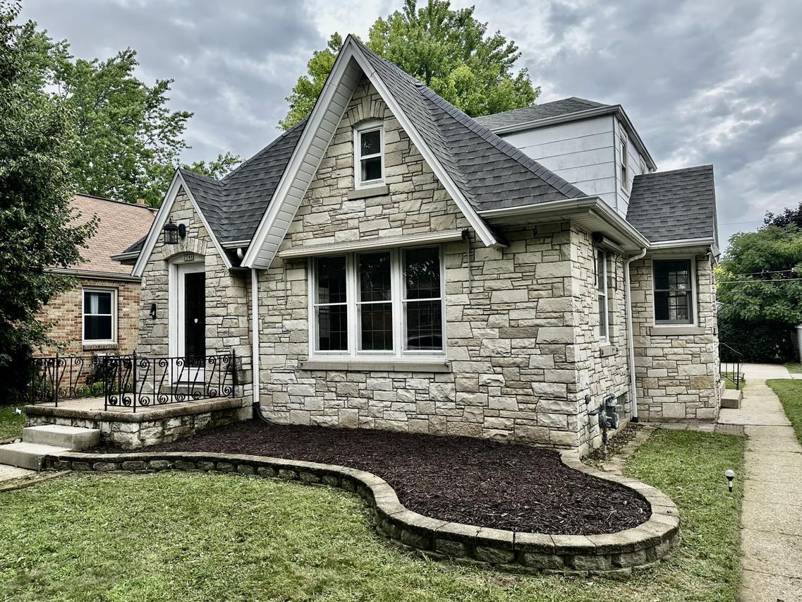 2346 S 57th St, West Allis, WI 53219