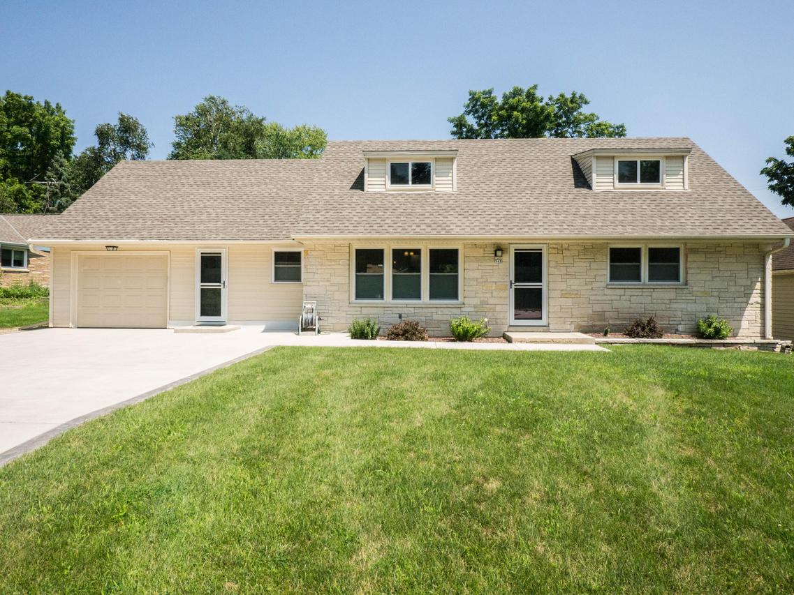 948 N Green Bay Rd, Grafton, WI 53024