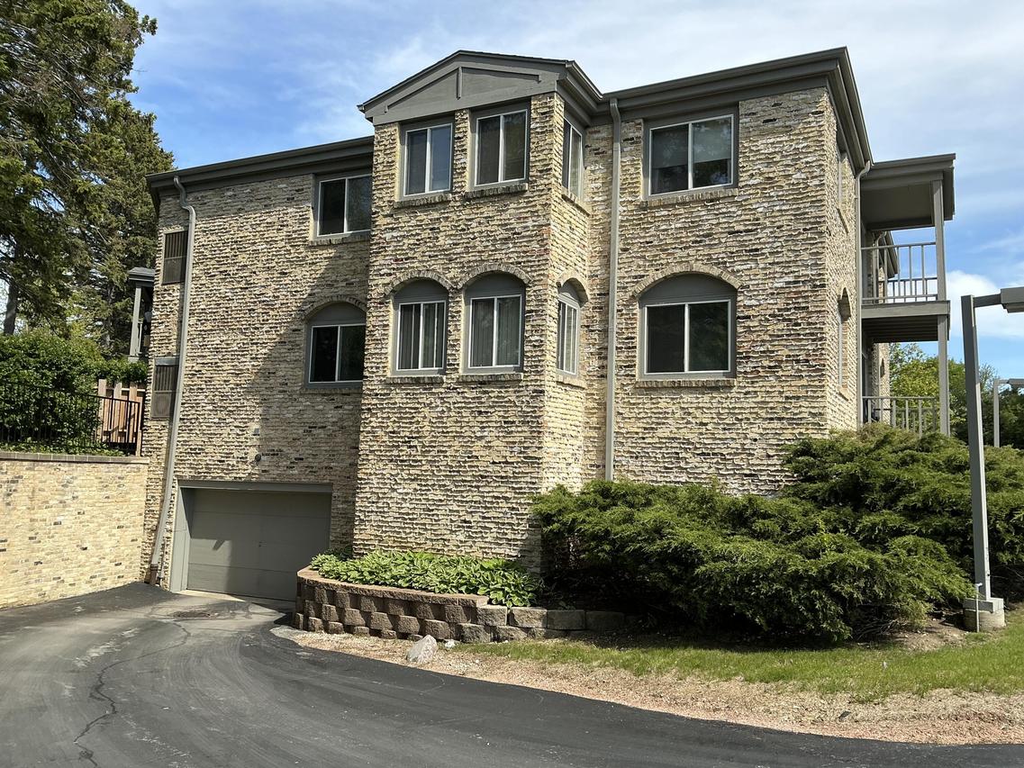 7234 N Green Bay Ave #202, Glendale, WI 53209