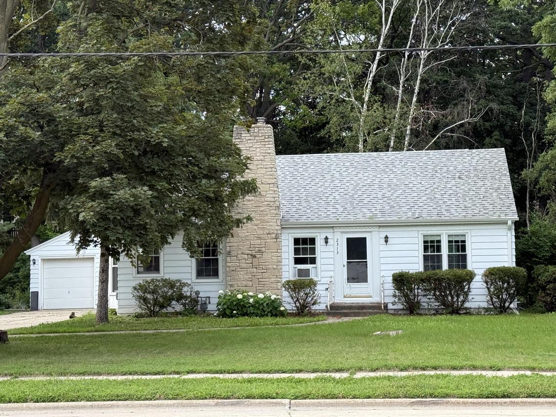 2313 Deckner Ave, Green Bay, WI 54302