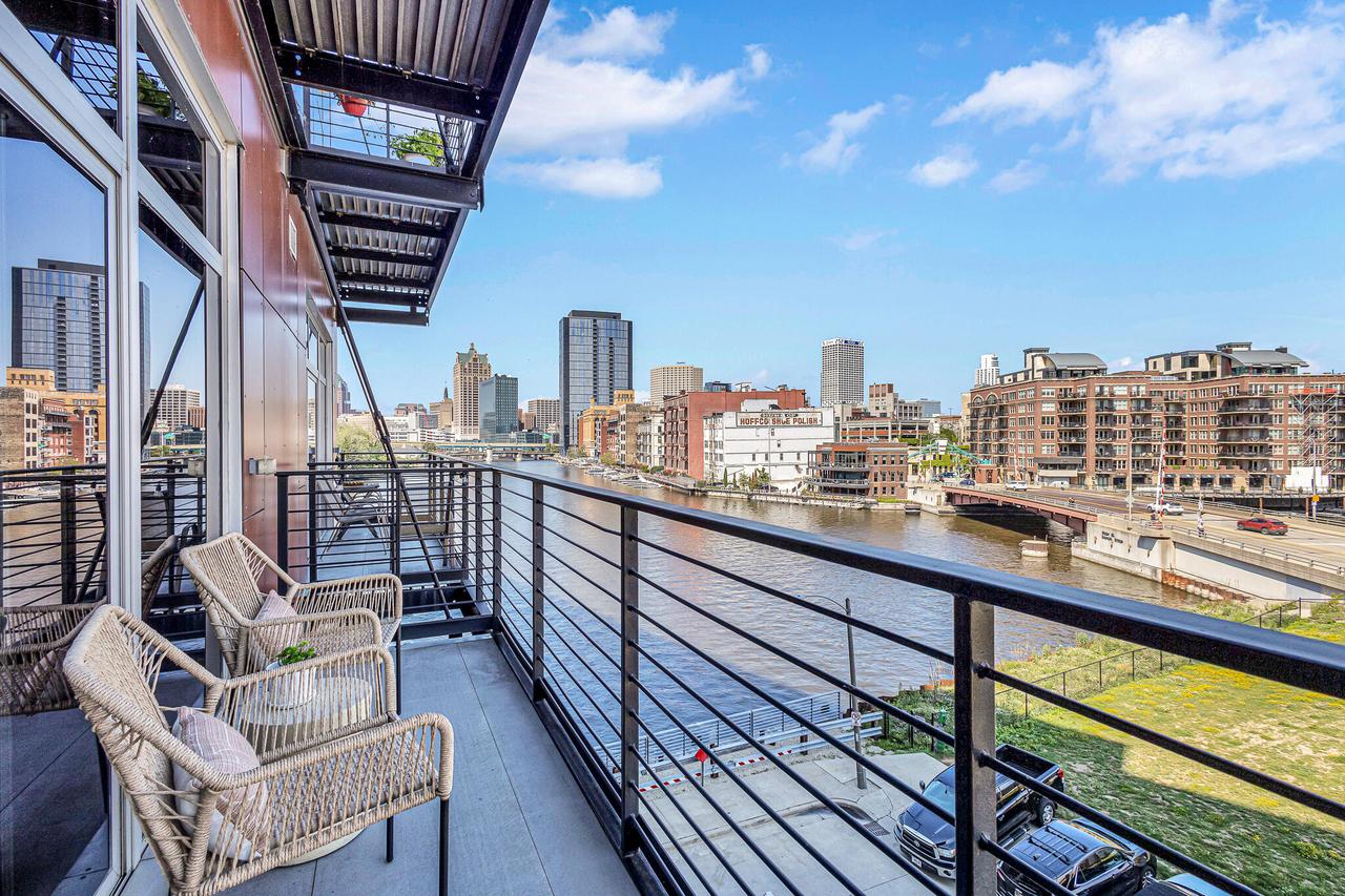 106 W Seeboth St #406, Milwaukee, WI 53204