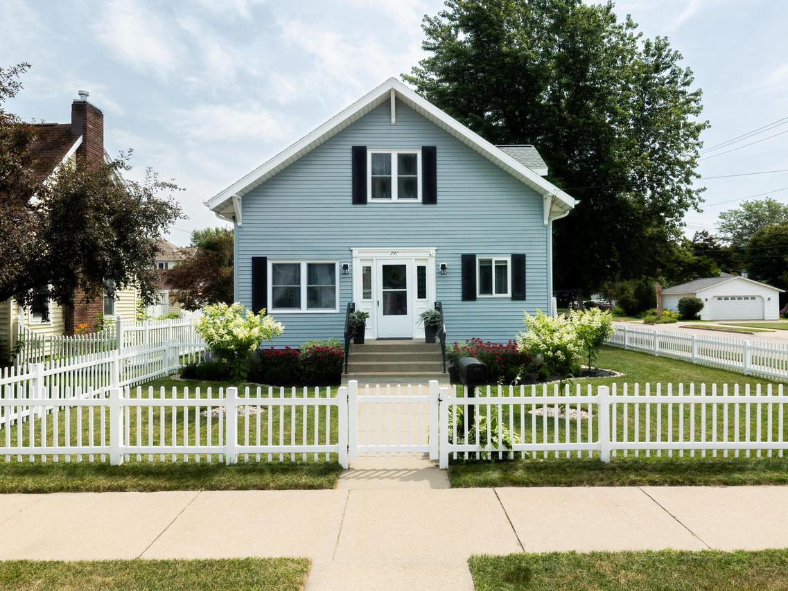 741 4th St, Wisconsin Rapids, WI 54494
