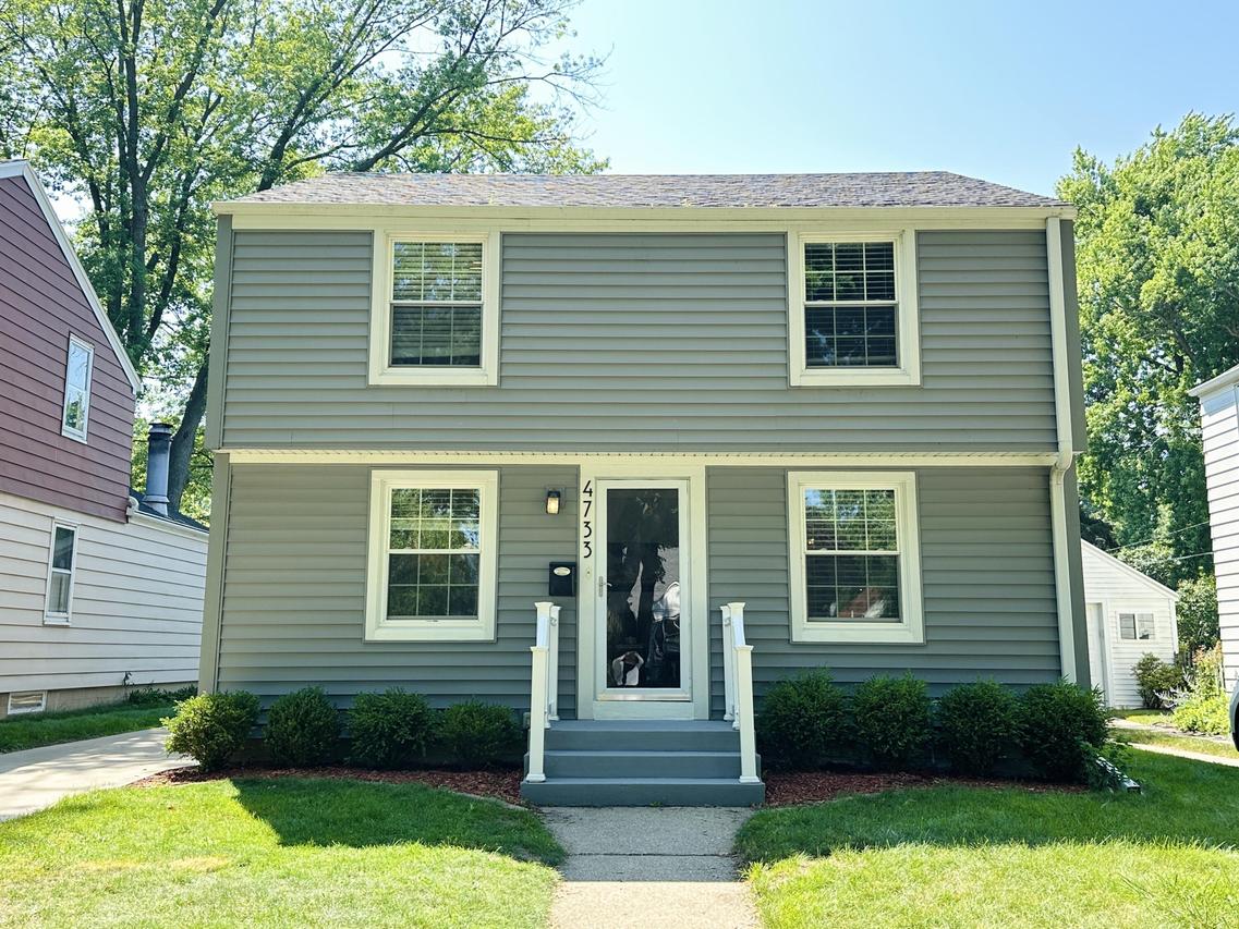 4733 N Diversey Blvd, Whitefish Bay, WI 53211