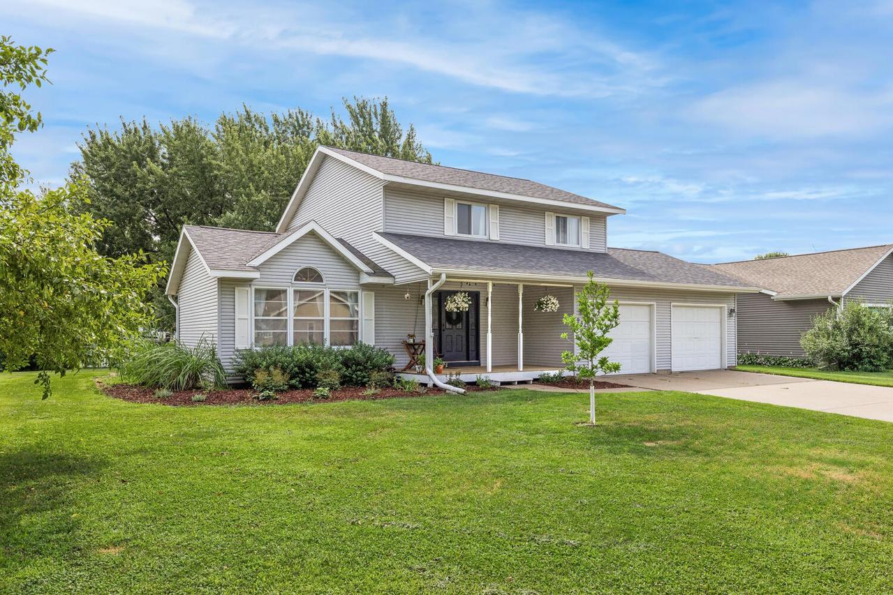935 Amy Dr, Holmen, WI 54636