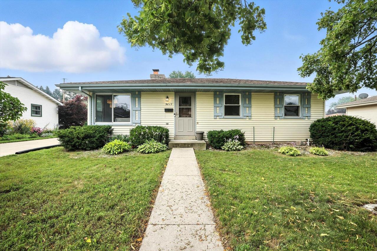 9017 Carol Ann Dr, Sturtevant, WI 53177
