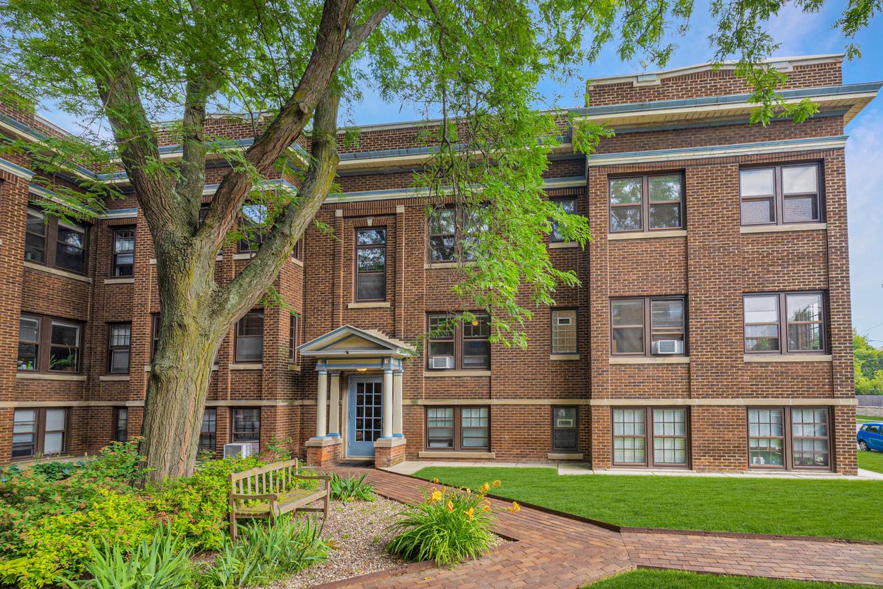 2537 N Downer Ave #15, Milwaukee, WI 53211