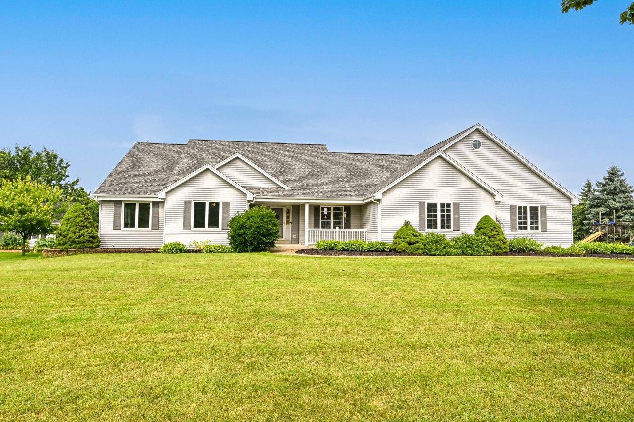 9303 S 47th St, Franklin, WI 53132