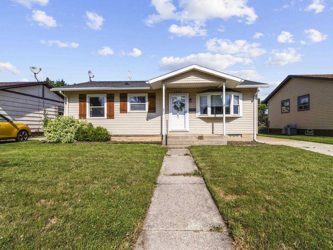 1803 Shoop St, Racine, WI 53404