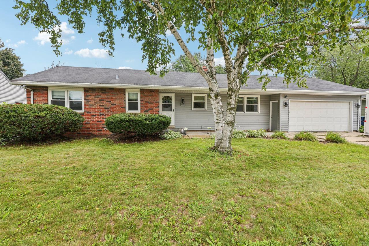 1736 17th Ave, Grafton, WI 53024