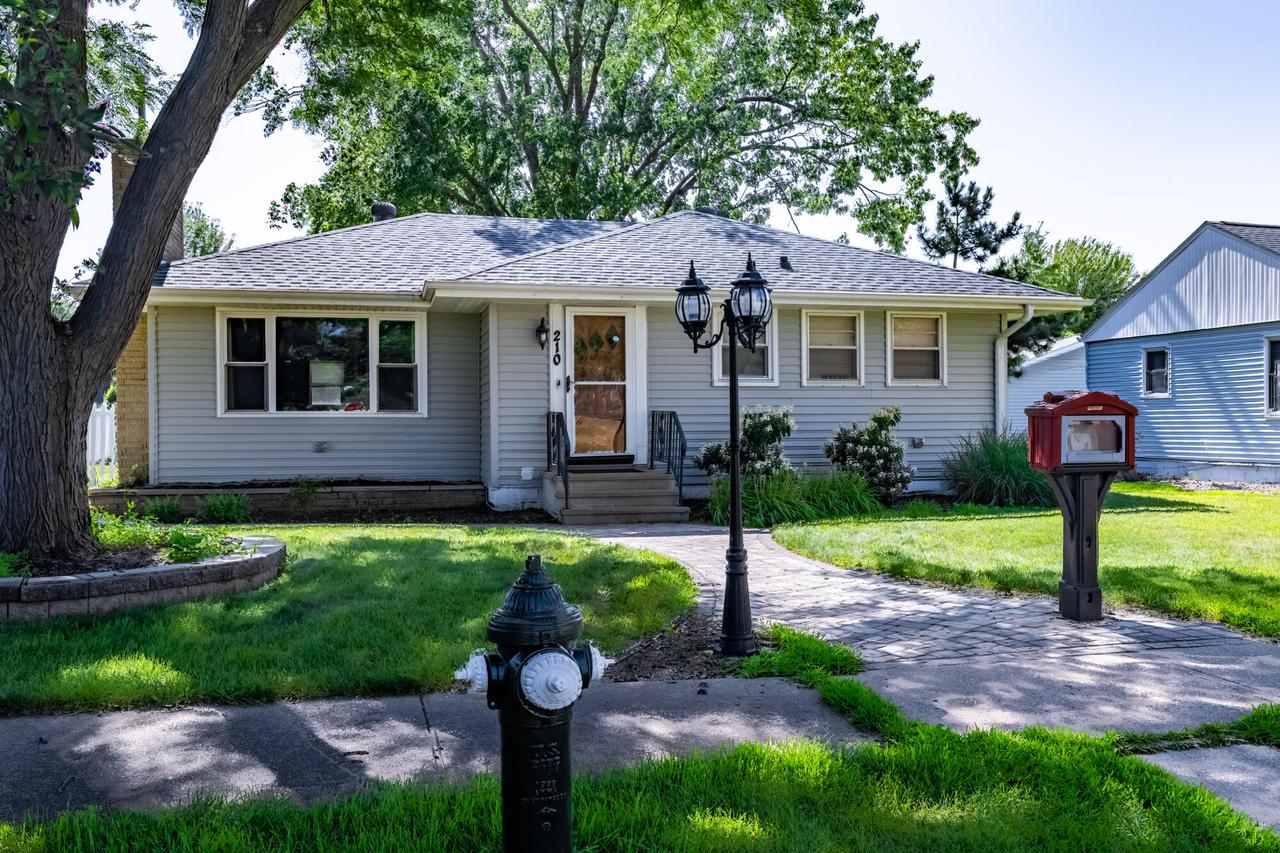 210 S 5th Ave, Onalaska, WI 54650