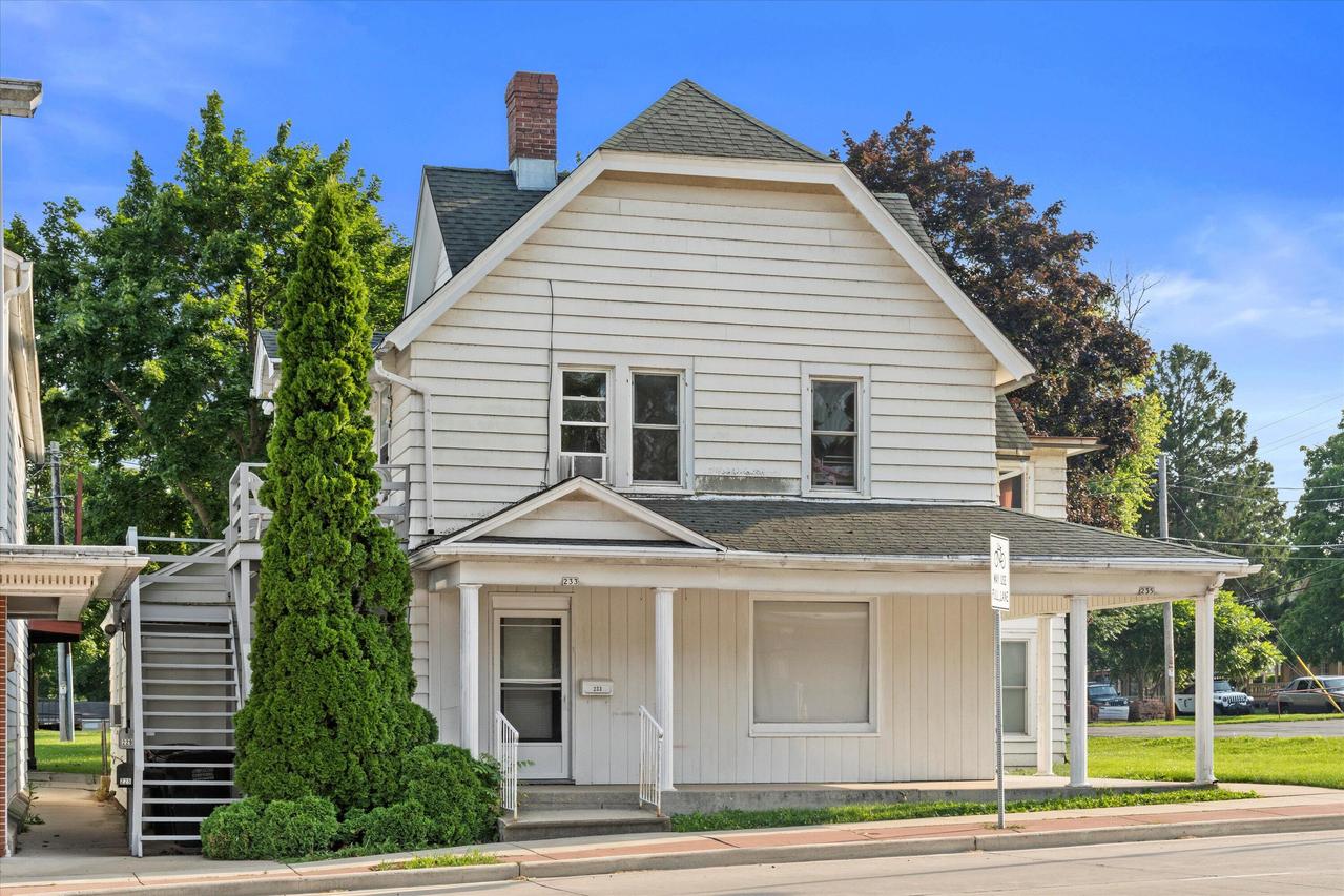 229 W Main St, Waterford, WI 53185