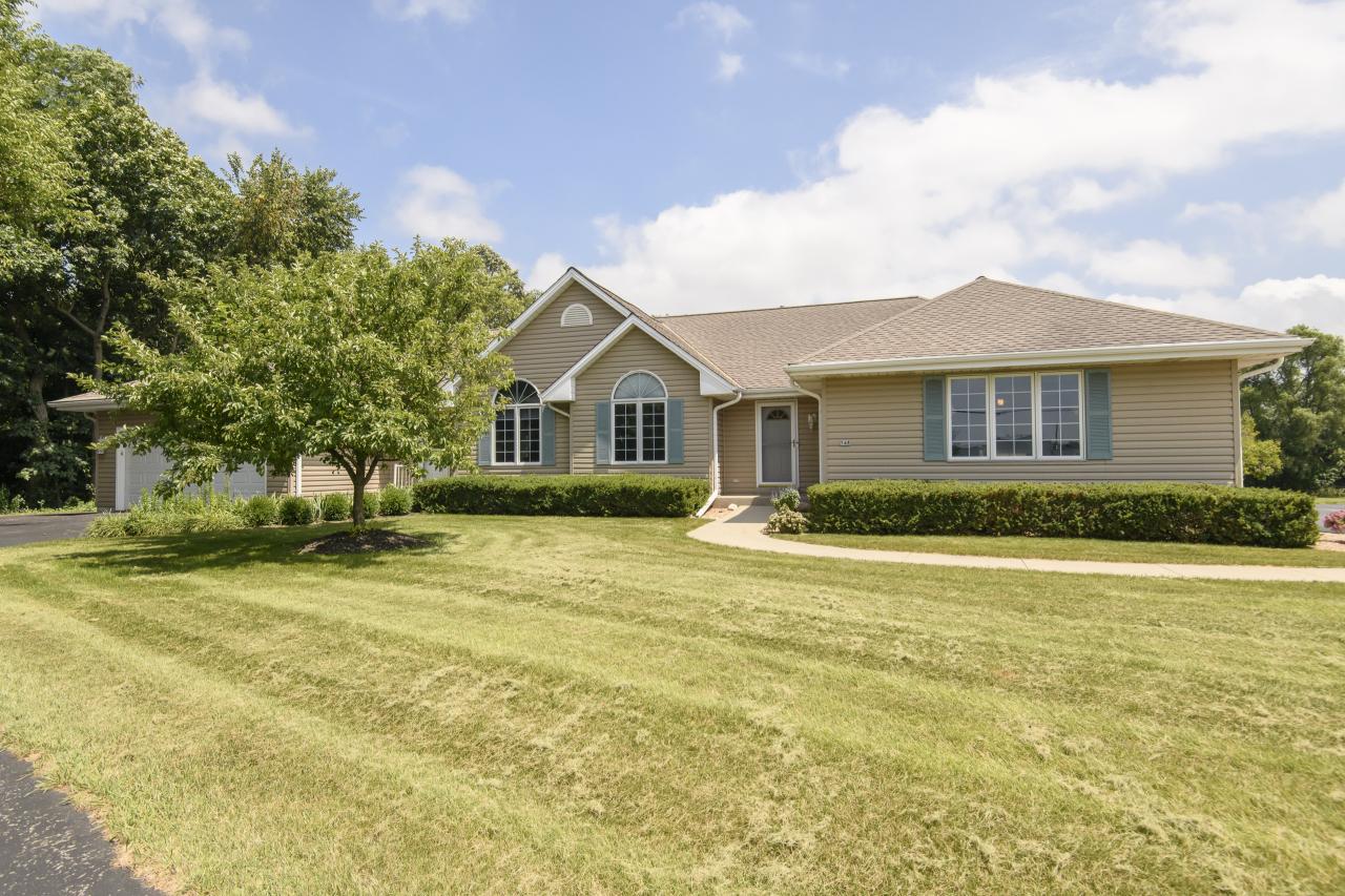 548 Kettle Moraine Dr, Eagle, WI 53119