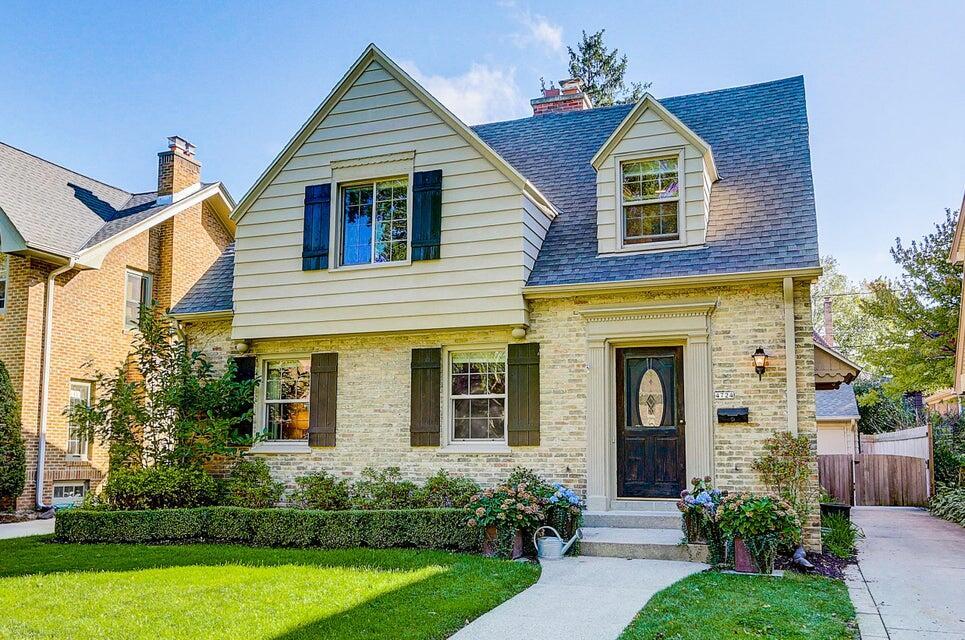 4724 N Woodburn St, Whitefish Bay, WI 53211