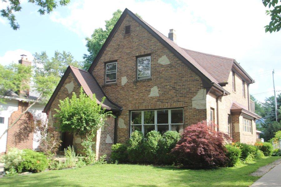 1905 E Beverly Rd, Shorewood, WI 53211
