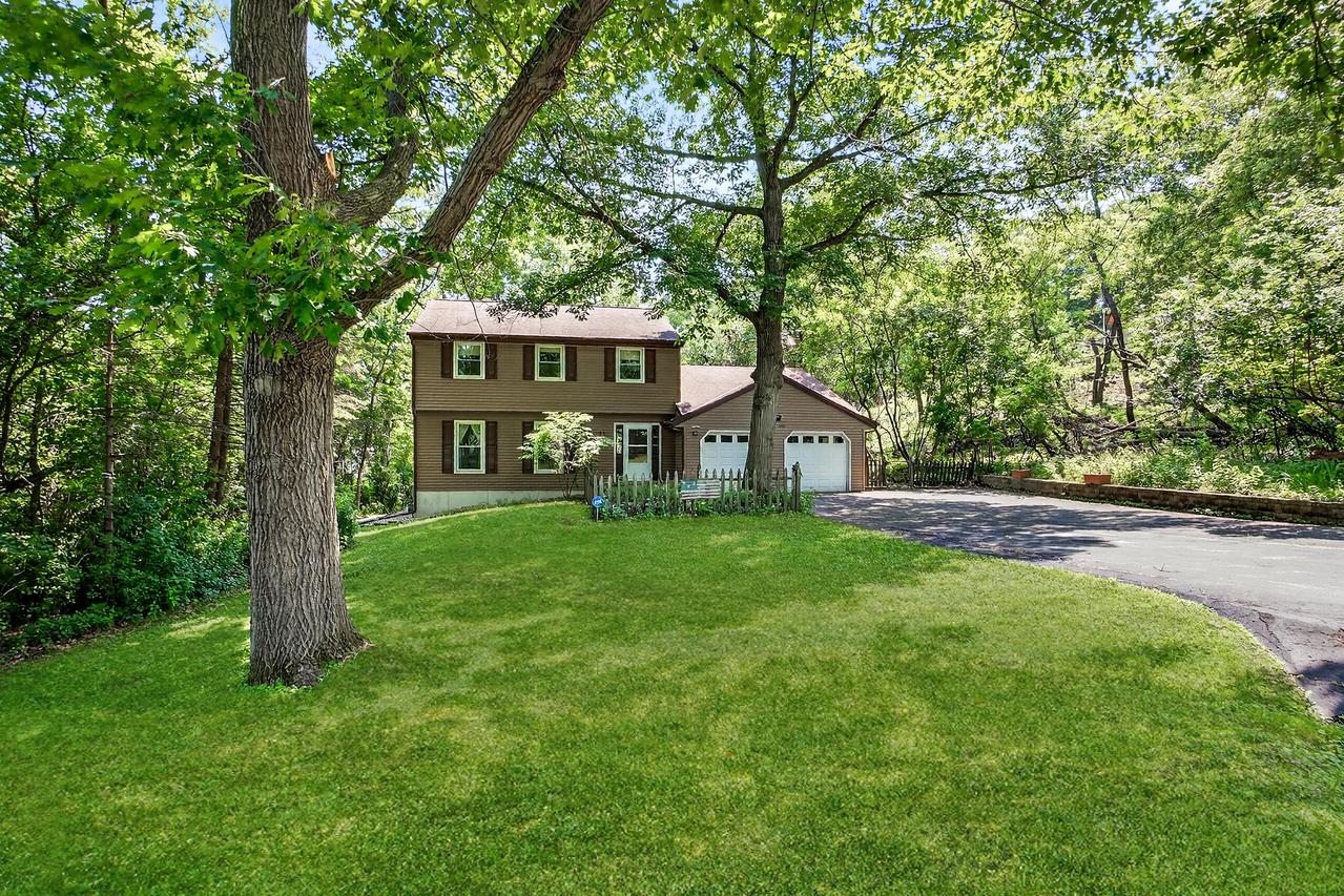 N53W30509 Arrowhead Dr, Merton, WI 53029