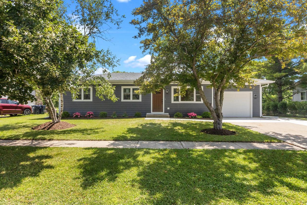 413 Westlawn Ave, Elkhorn, WI 53121