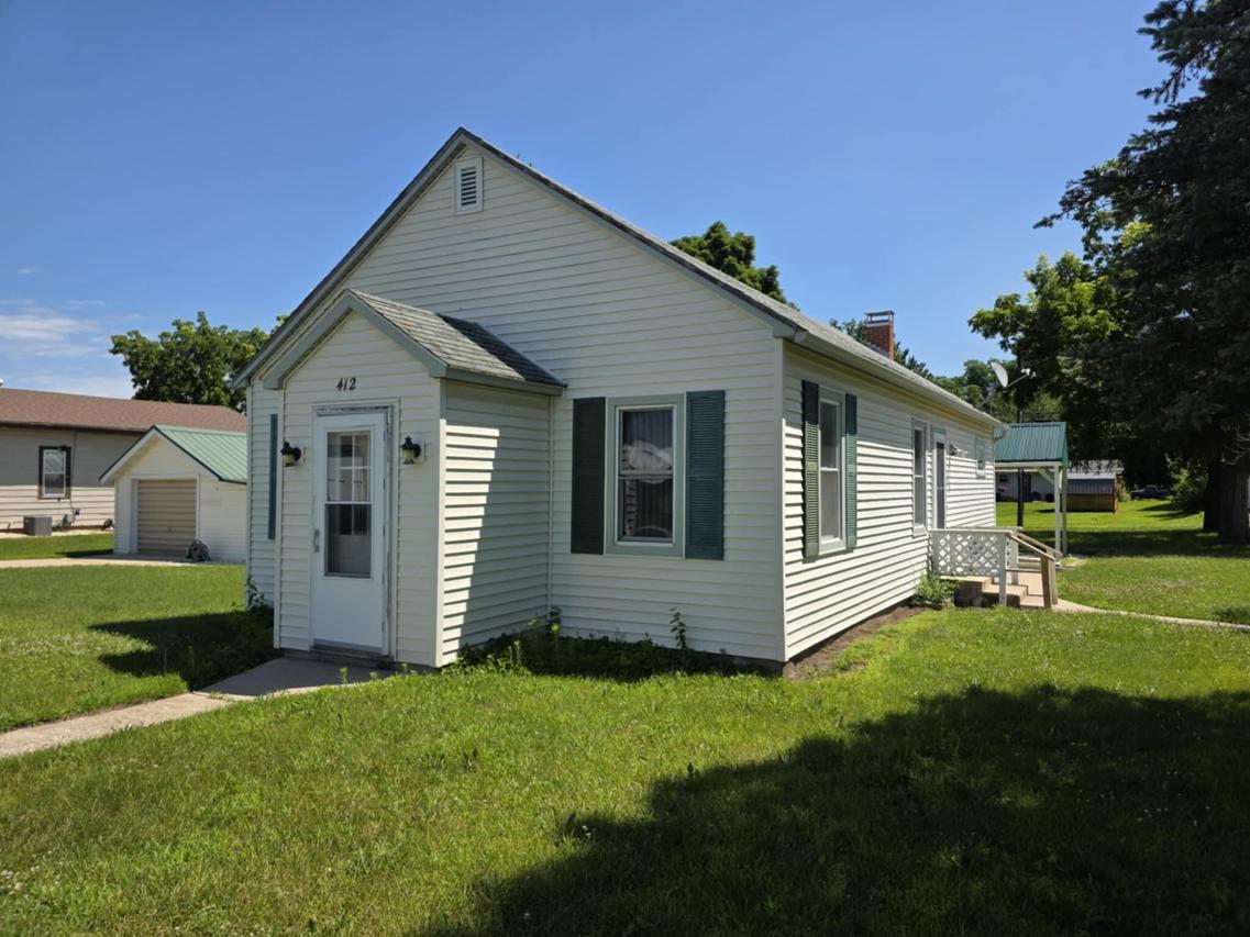 412 N 2nd St, Muscoda, WI 53573