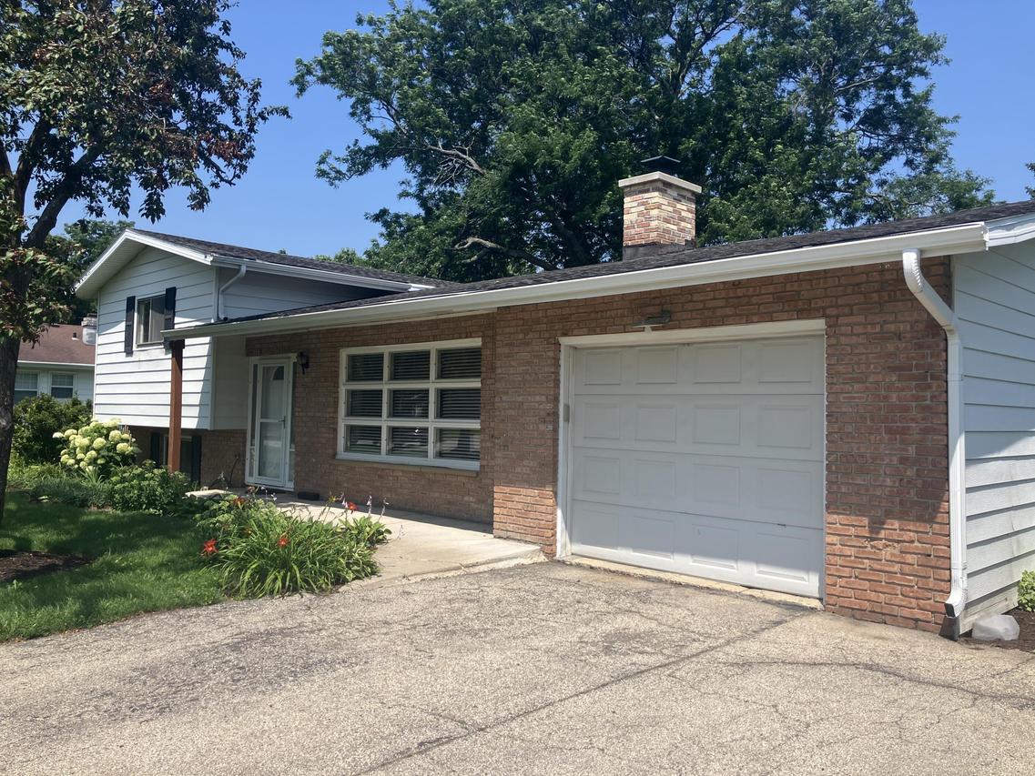 206 Plafield Ct, Walworth, WI 53184
