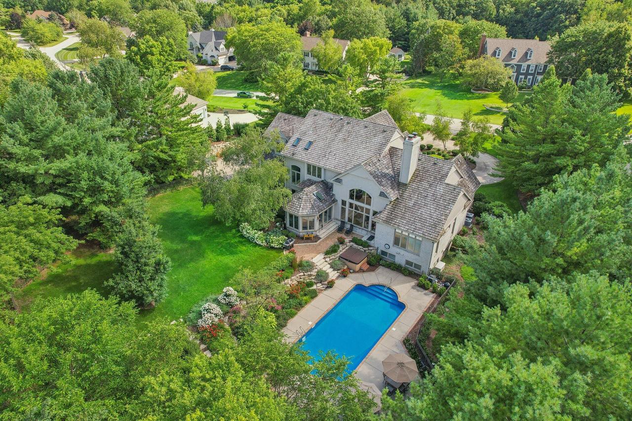 N28W30264 Red Hawk Ct, Delafield, WI 53072