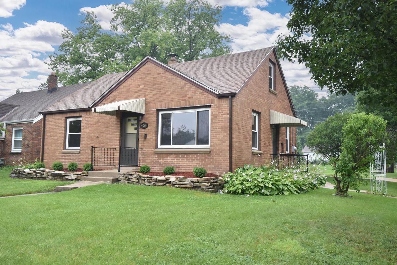 4001 S 55th St, Greenfield, WI 53220