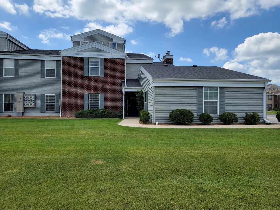 N16W26571 Tall Reeds Ln #B, Pewaukee, WI 53072
