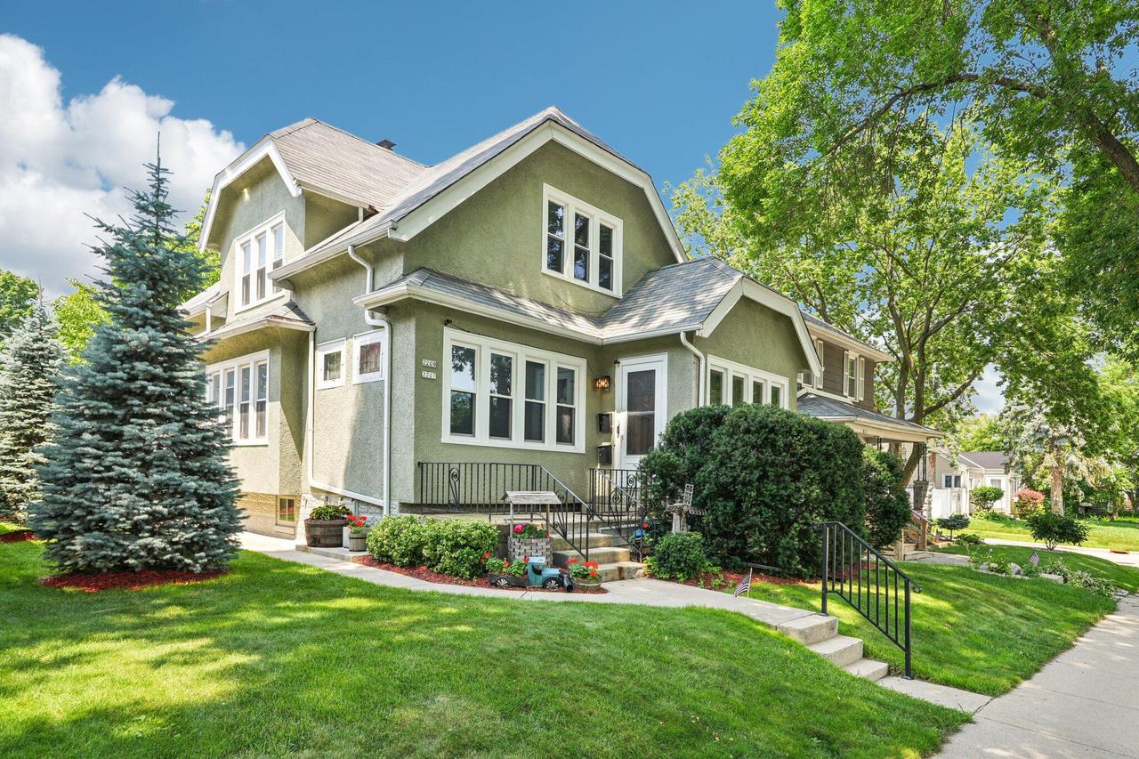 2207 S 62nd St #2209, West Allis, WI 53219