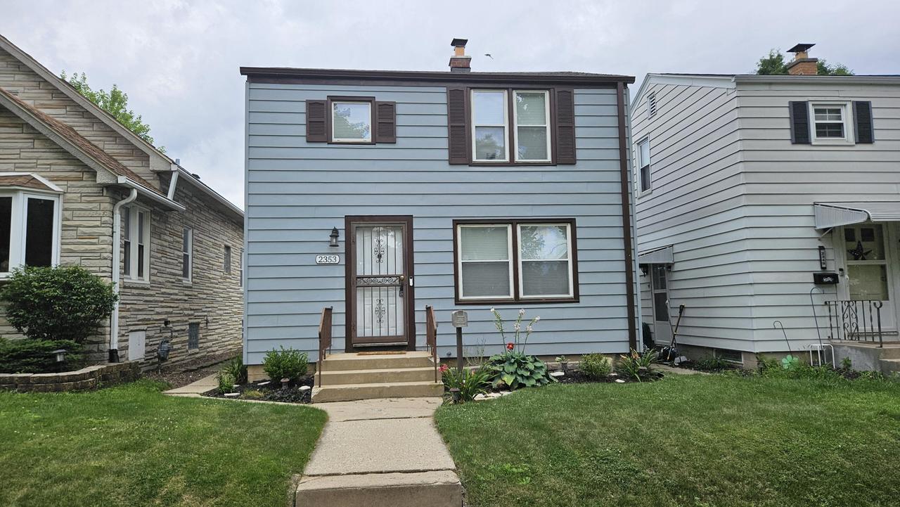 2353 S 77th St, West Allis, WI 53219