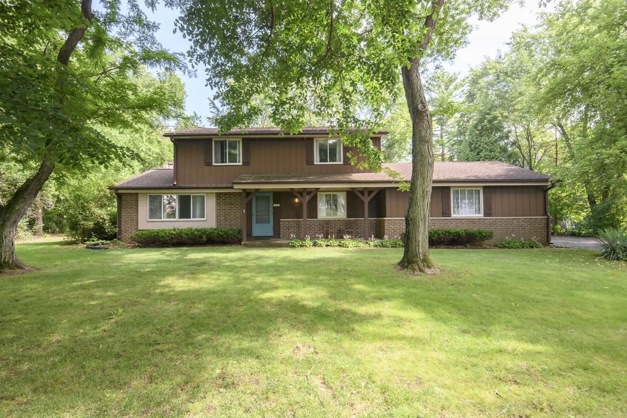 19885 W Pinecrest Ln, New Berlin, WI 53146
