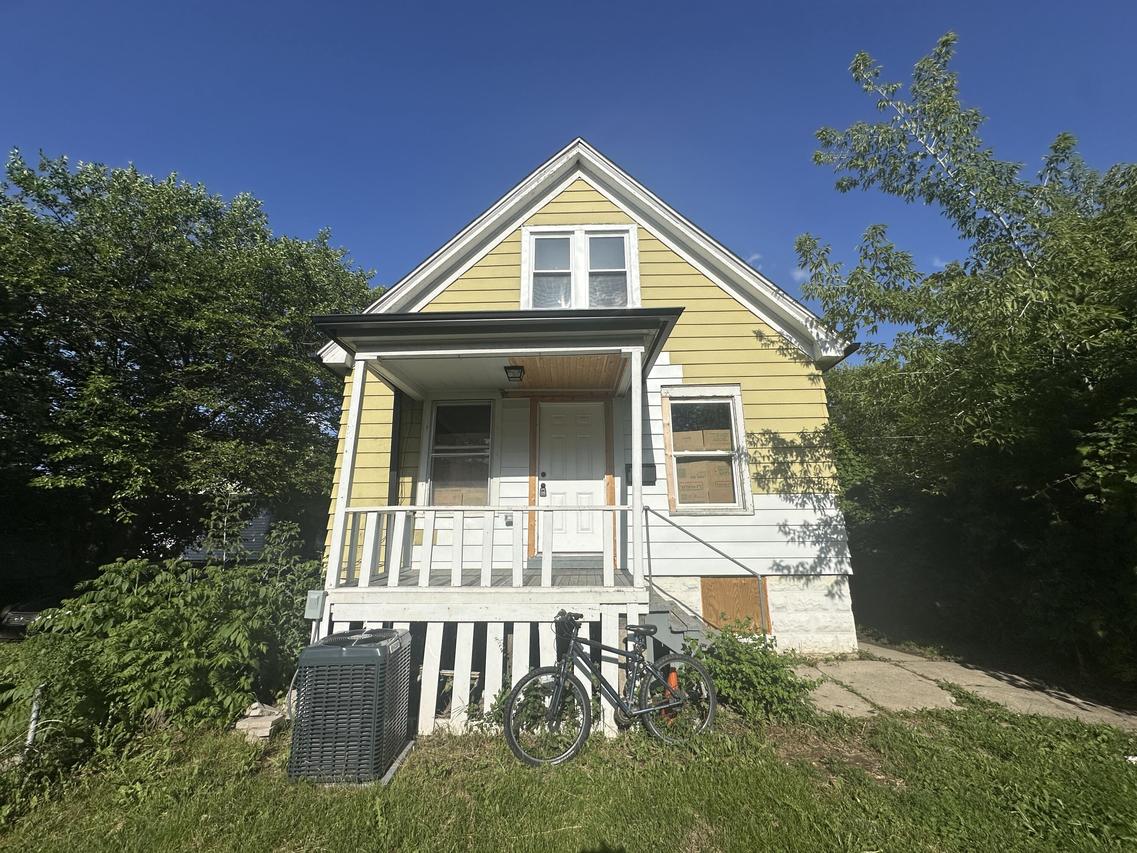 3240 N 40th St, Milwaukee, WI 53216