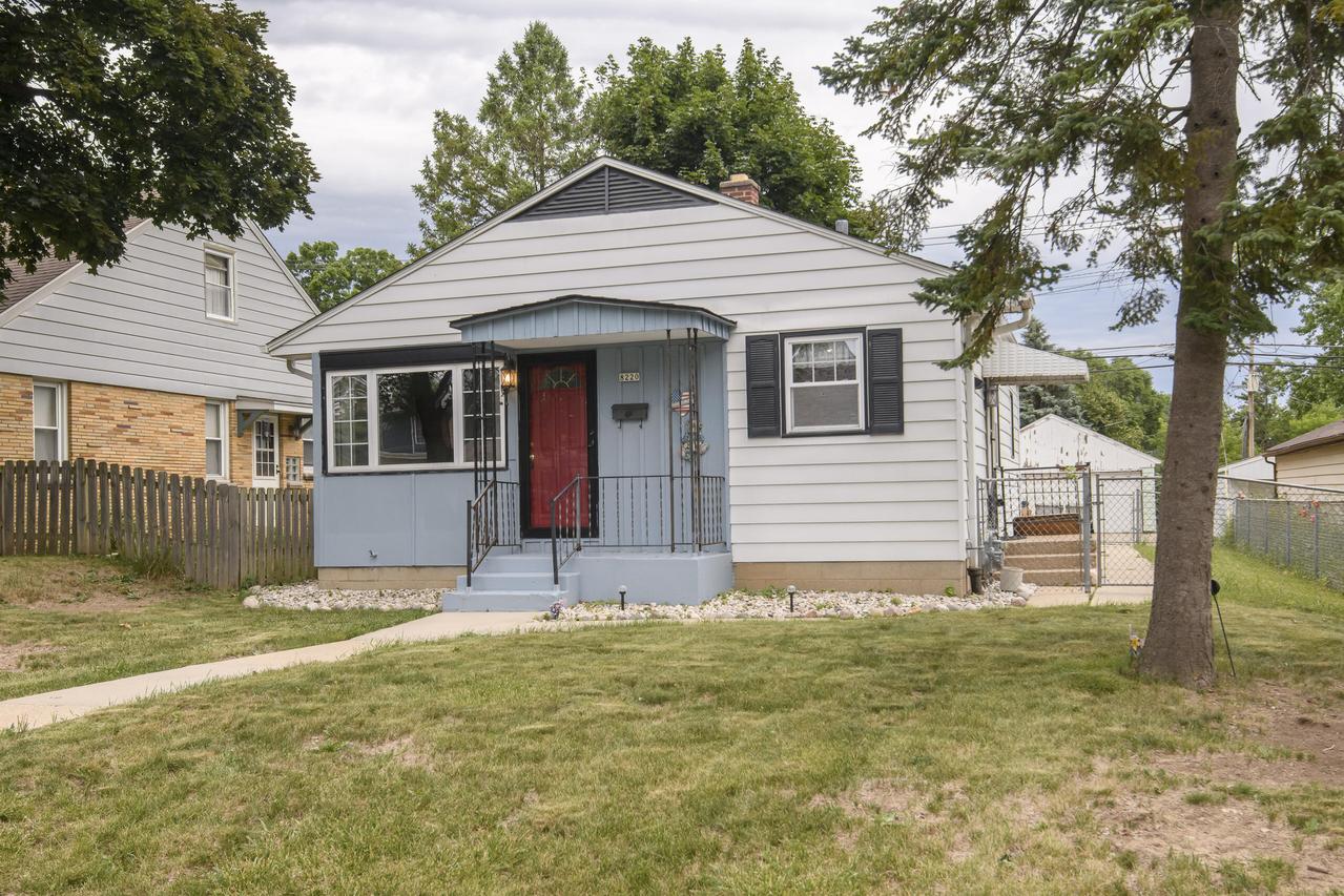 8220 W Keefe Ave, Milwaukee, WI 53222