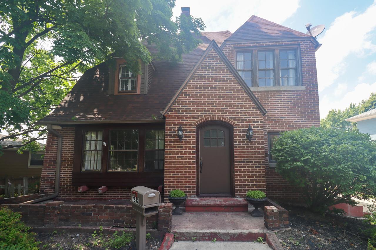 7842 Pershing Blvd, Kenosha, WI 53142
