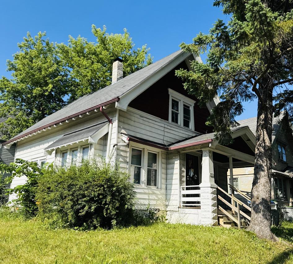 2832 W Chambers St, Milwaukee, WI 53210