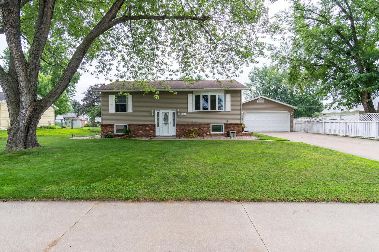 2710 Marion St, Campbell, WI 54603