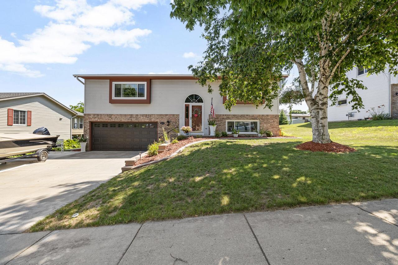 3217 Squire Ln, West Bend, WI 53090