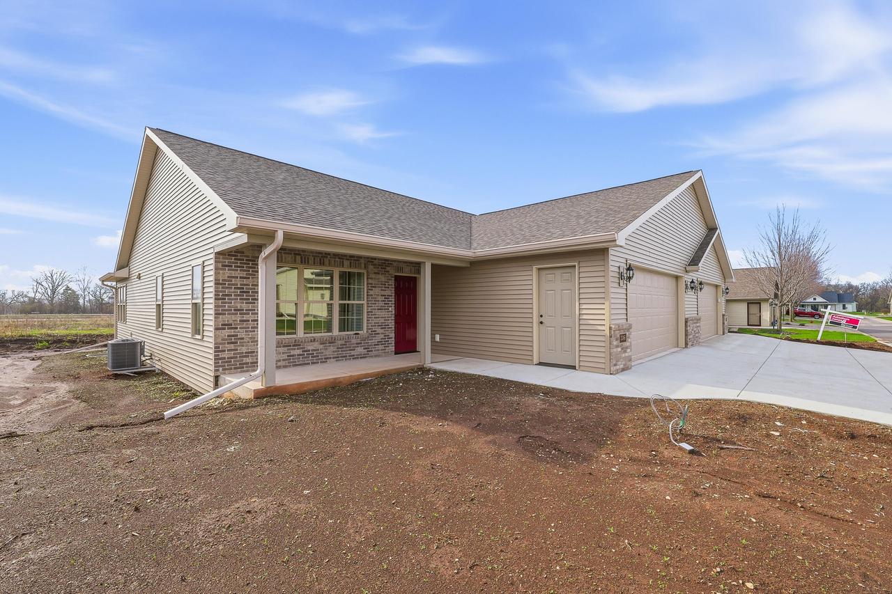 336 Twilight Trl, Fond Du Lac, WI 54937